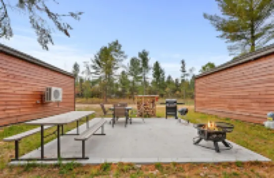 Cabin # 4 at Northern Comfort HANDICAP FRIENDLY UNIT