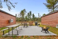 Cabin # 4 at Northern Comfort HANDICAP FRIENDLY UNIT