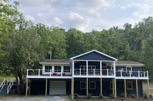 River Perch on the Cacapon: private home on 27 acres and 1200 ft of riverfront