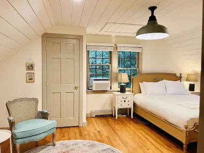 Private Cape Cod Cottage. Walk to Ellis Landing Beach! 科德角鐵路步行道附近的飯店