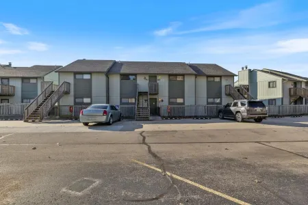 Stylish 1BR/1BA - Fireplace - Heated Patio - Hot Tub - King Bed