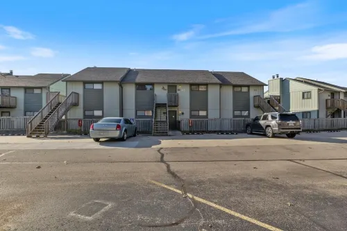 Stylish 1BR/1BA - Fireplace - Heated Patio - Hot Tub - King Bed