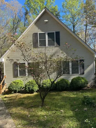 Cozy Kerr Lake waterfront home with private boat dock.