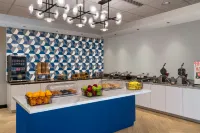 Fairfield by Marriott Inn & Suites Norfolk - Breakfast