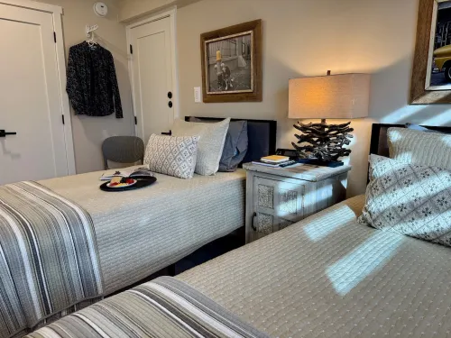 Beachfront 2B/1B Ground Floor. Newly Remodeled.  Amazing Sunsets - M