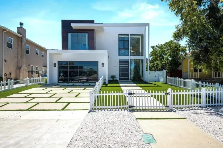 The Modern Serenity Retreat