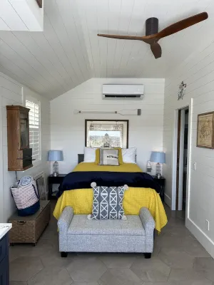 Luxury waterfront home and event space minutes from Savannah & Tybee beaches.