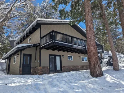 Nordic Holiday Home - Hot Tub, Sledding Hill, Included EV/Tesla Charger, Pets ok Hotels near Childrens Forest