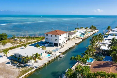 Waterfront, oceanview renovated pvt. 3 bedroom, 3.5 bath with pool and dockage.