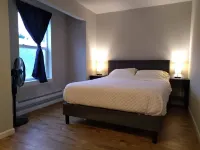 ⁂ Memory Foam Bed, Blackout Curtains & Smart TV