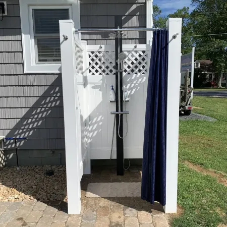 Sweet cottage with outdoor shower
