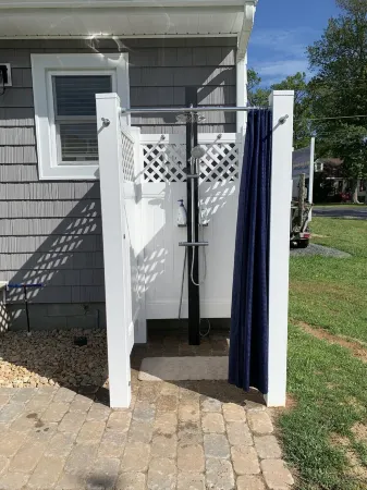 Sweet cottage with outdoor shower