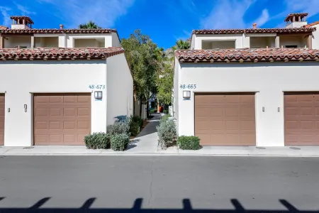 Have Fun and Relax at Luxury Legacy Villa. Family Friendly or Great for Couples! Отели рядом с достопримечательностью «Библиотека Ла Куинта»