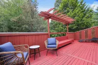 Poconos Retreat Near pools, Lakes,Water parks,Casino and all shoppings,Game room Hotels in 