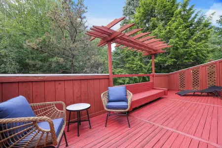 Poconos Retreat Near pools, Lakes,Water parks,Casino and all shoppings,Game room