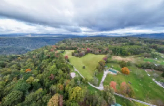 3br Cottage in Lansing bordering the New River Gorge National Park and Preserve