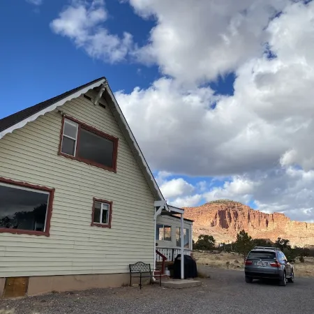 Sandcreek Cottage / Fabulous Views on Five Acres / Capitol Reef National Park