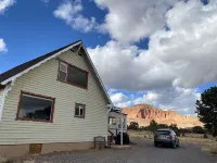 Sandcreek Cottage / Fabulous Views on Five Acres / Capitol Reef National Park