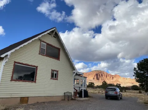 Sandcreek Cottage / Fabulous Views on Five Acres / Capitol Reef National Park