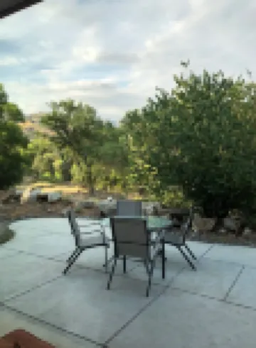 Private, upscale, riverfront cabin, sleeps 6; amazing amenities to dazzle