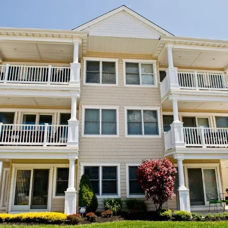 New 4BR Beach Block Home-Location, Location, Location!