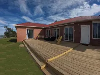 Charming 3-bedroom bay front house with WiFi and AC in fabulous Gulf Shores AL