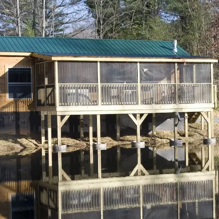 Romantic Cabin overloking pond