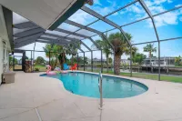 AMAZING Waterfront Paradise -3 Bed 2 bath-NO FEE Heated Pool-Private Dock-Kayaks