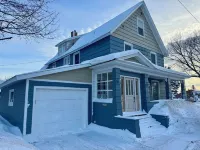 Spacious 7-bedroom house with WiFi, Garage, Sauna, and AC in amazing Calumet Hotels near Laurium Manor Mansion Tour