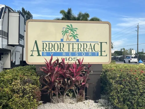 Enjoy an unforgettable vacations in this beautiful brand new RV . Hotel a Bayshore Gardens