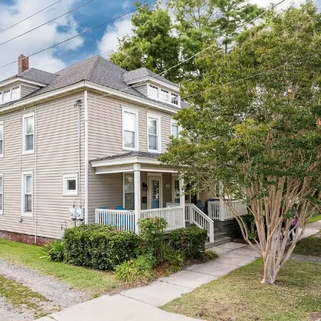 Across from the park and 2 blocks from beach & restaurants- LEFT side of duplex