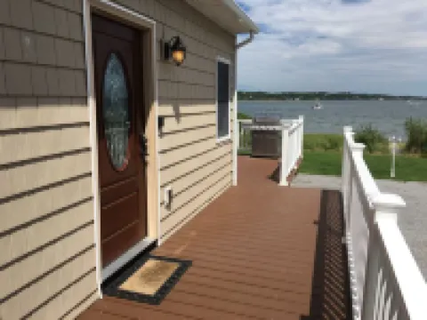 Hamptons Waterfront- Great Location!