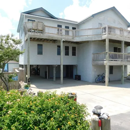Spacious Home,Saltwater Heated Pool, Game Room, Volleyball,Ocean Views & Tennis
