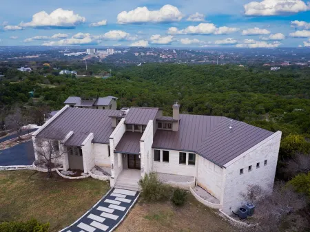 Luxury retreat, magnificent sunset views