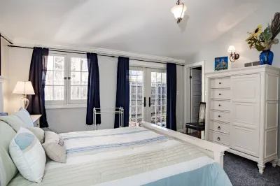 Beautifully Appointed Victorian Home, in the Heart of Town, Walk to the Pool!