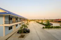 Beung Sampathuan Nakornchaisri Resort Hoteles cerca de Wat Bang Phra