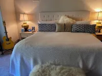 Luxury Home, magnificent Views!Private Jacuzzi, Walk or Free shuttle to ski!