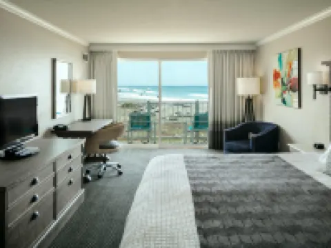 Beachfront Inn Hotels in Harbor