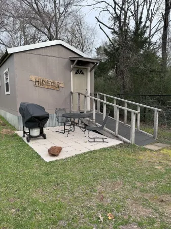 The Hideout<Br>Less Than 5 Minutes from Lake Palestine. Seventy Five a nt.