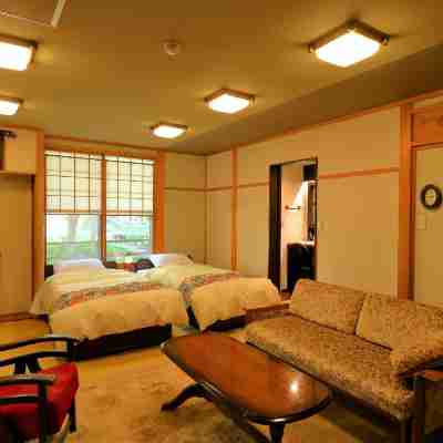 小さなホテル セラヴィ Rooms