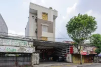 RedDoorz Syariah @ Jatinegara Hotels in East Jakarta City