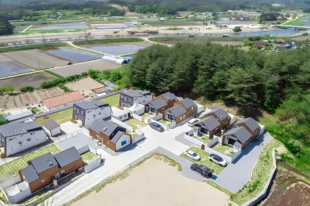 Gangneung Stay Momo Отели рядом с достопримечательностью «Джумунджин- Бич»