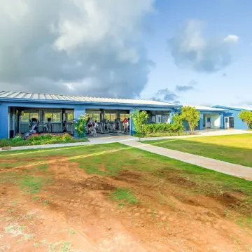 BRAND NEW AC | Ground Floor 1 Bdrm | Peekaboo Ocean View | Pool | 5 Min to Beach