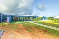 BRAND NEW AC | Ground Floor 1 Bdrm | Peekaboo Ocean View | Pool | 5 Min to Beach