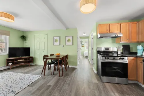 Coastal Retreat • 2Br Near Beaches & Mystic Hotels in Pawcatuck