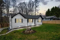 Spacious 6-bedroom house in beautiful Downtown Brevard