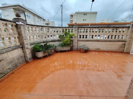 Centrally located first floor apartment. Ideal for families 50 meters from the beach Отели в г. Grau i Platja