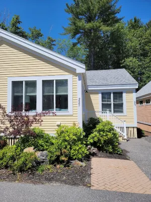 "Beach House" at Seaglass Village Cottages