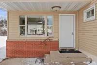 Charming 3-bedroom newly renovated house located in the Village of Amherst