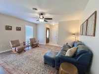 Three Bedroom ~ 8 Mins to A&M ~ Quiet Neighborhood